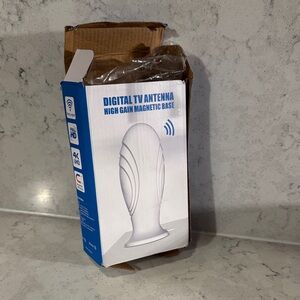 Digital TV Antenna High Gain Magnetic Base - White